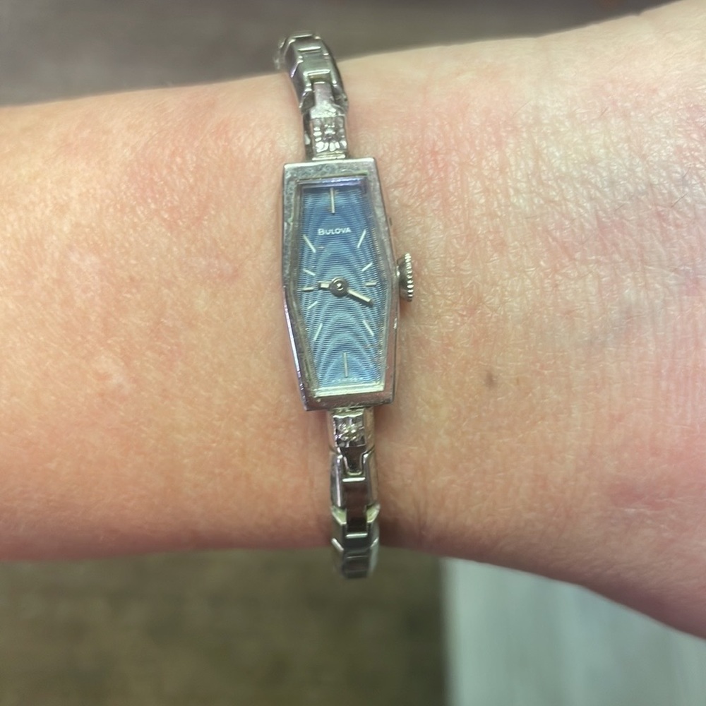 Beautiful watch worn it twice but it’s to small for my arm